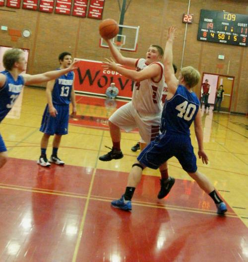 Carson Risner, movin' like he owns the paint. (Shelli Trumbull photos)