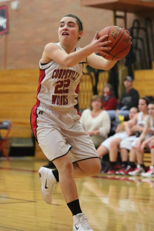 Samantha Martin stretches out to save a ball from going out of bounds. (John Fisken photos)