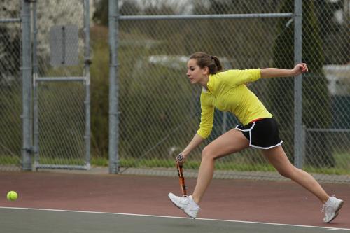 Iris Ryckaert is an explosion of color in yellow.