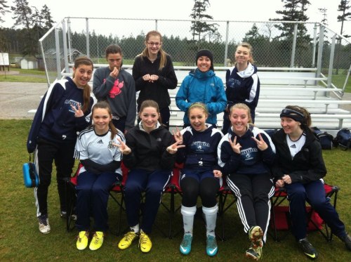 A little team bonding before the big game. (Kali Barrio photos)