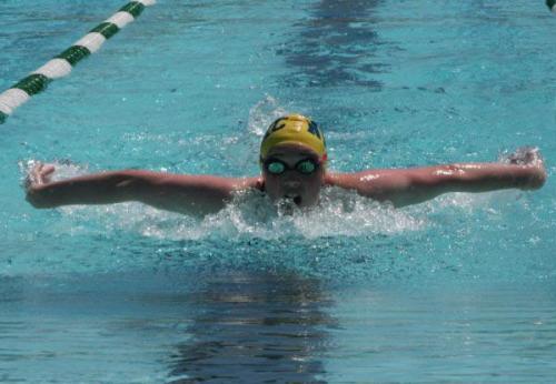 Streubel flies through the water.