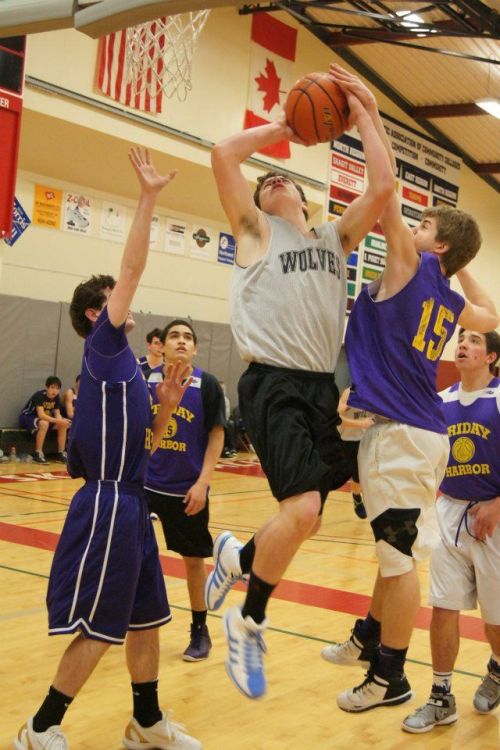 Wiley Hesselgrave goes hard  to the hoop. (Shelli Trumbull photos)