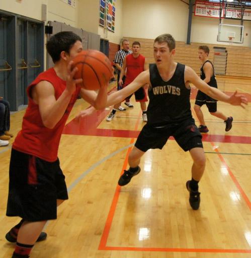 Aaron Curtin clamps down defensively. (Shelli Trumbull photos)