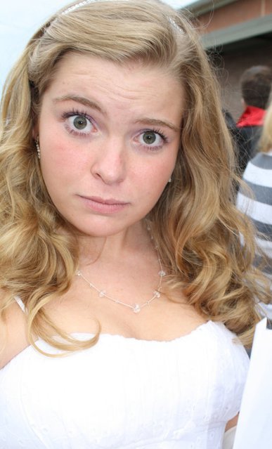 "Me? Photo-bomb someone? Why, I never..."