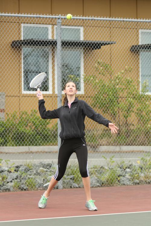 Allie Hanigan prepares to unleash a knee-buckling serve. (John Fisken photo)