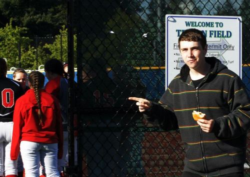 "Hey, that's my sister over there. The superstar!"