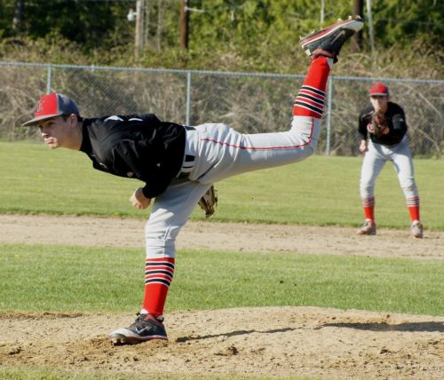 Wade Schaef gets horizontal. (Shelli Trumbull photos)