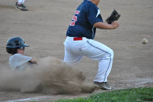 Nick Etzell roars into the bag, creating his own sand storm.