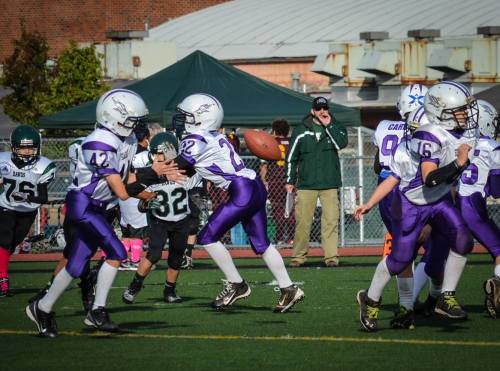 Jake Mitten (22) blocks as Sage Downes (42) takes a pitch. (Pat Kelley photos)