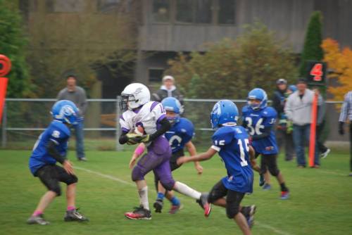Matthew Kelley breaks free and heads to pay dirt. (Pat Kelley photos)