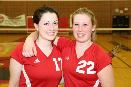 Outgoing setters Oakes and her successor, sophomore Sydney Autio.
