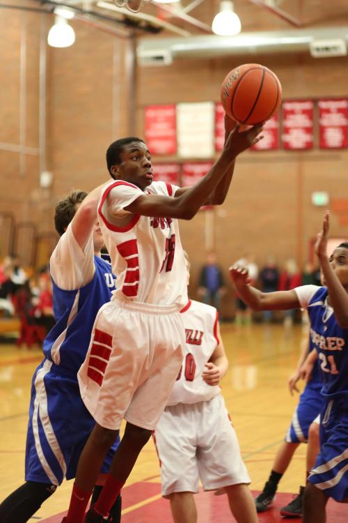 DeAndre Mitchell slices to the hoop under pressure. (John Fisken photos)