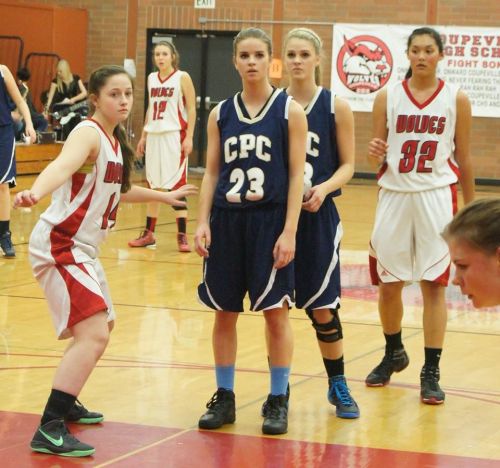 McKayla Bailey (left) guards against the in-bounds pass. (Shelli Trumbull photos)