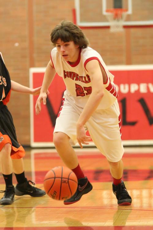 Isaac Vargas takes the ball to the hoop full-speed.