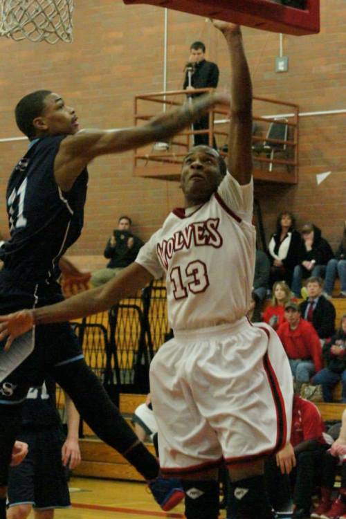 Anthony Bergeron swoops under Sultan's Giovonni Williams for two. (Shelli Trumbull photos)