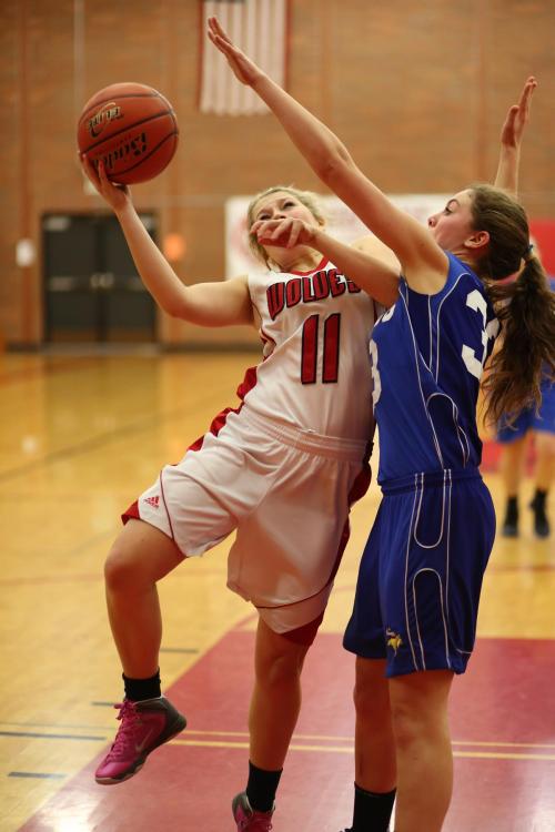 Breeanna Messner (11) goes strong to the hoop. (John Fisken photos)