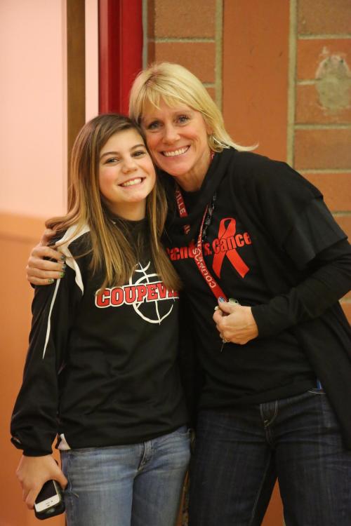 Jae LeVine (left) and Aimee Bishop kinda, sorta like each other. (John Fisken photos)