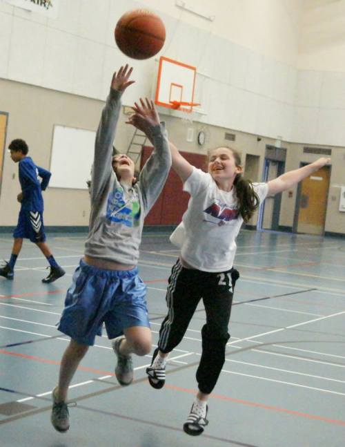 Sisters Mia (right) and Kalia Littlejohn battle it out. (Shelli Trumbull photo)