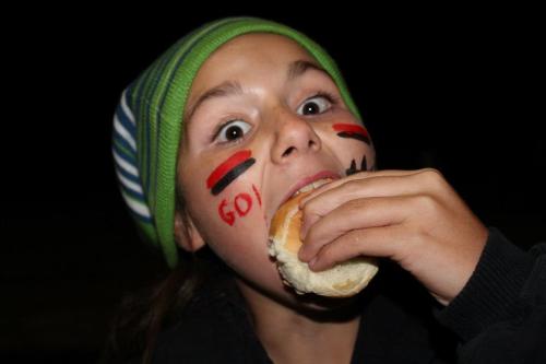 Mia Littlejohn devours the souls of her basketball opponents with the same ferocity she eats hot dogs. (Melissa Losey photo)