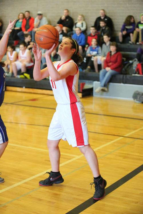 Ashley Smith lines up a shot.