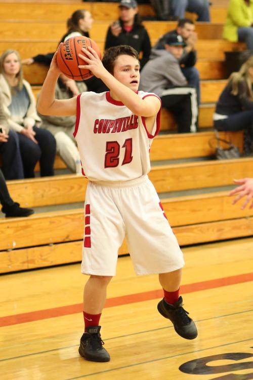 Rische waits for a teammate to get open.