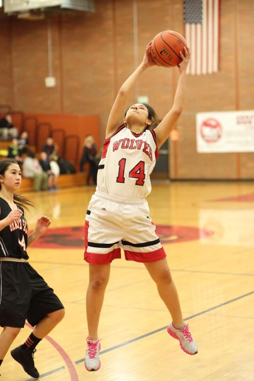 Aura Corredor skies for the rebound.