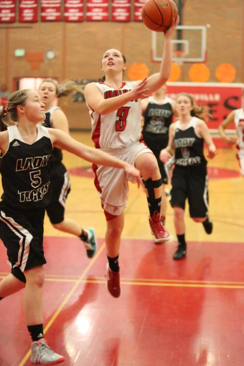 Fabrizi flies to the basket for a quick two.