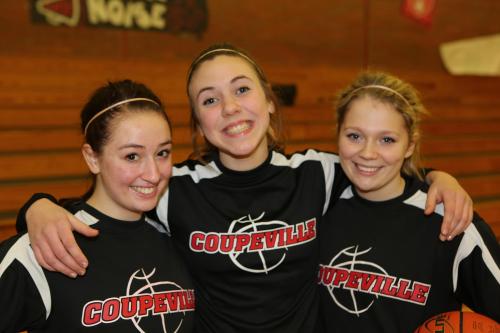 Wolf stars (l to r) Amanda Fabrizi, Julia Myers and Breeanna Messner. (John Fisken photos)