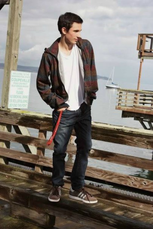 Prudnikov on wharf duty. (Mekare Bowen photo)