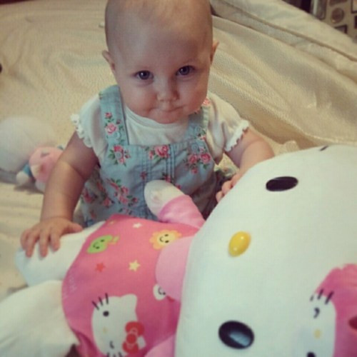 "Bow! Bow before my cuteness!!"