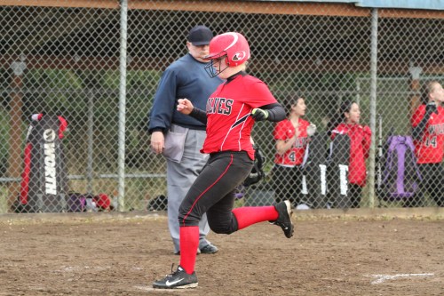 Tiffany Briscoe motors in with the game-winning run.