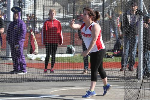 Julia Felici uncorks a discus throw.