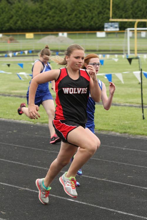 Maggie Crimmins slices through the 100. (John Fisken photos)