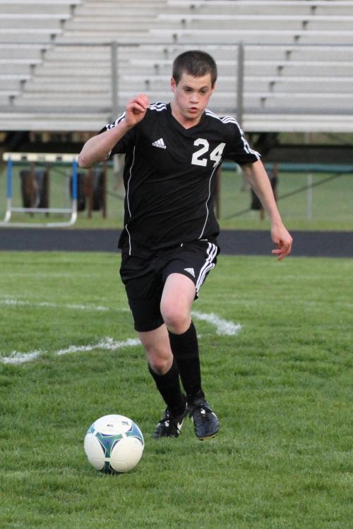 Sean Donley leads the charge up-field. (John Fisken photos)