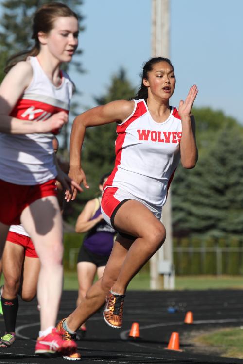 Makana Stone (right) crushes the field. (John Fisken photos)