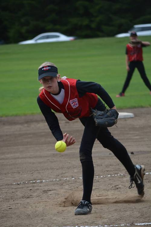 Chelsea Prescott deals heat. (Karen Carlson photos)