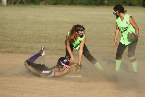 Katrina McGranahan (middle) and Emily Licence (John Fisken photo)