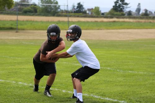 Mitchell Losey (left) and Hunter Smith work on handoffs.