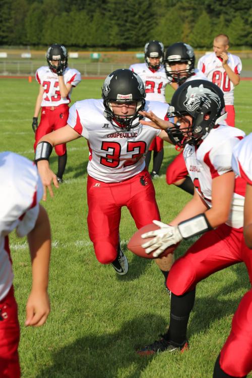 Gabe Wynn (33) prepares to hit maximum velocity. (John Fisken photos)