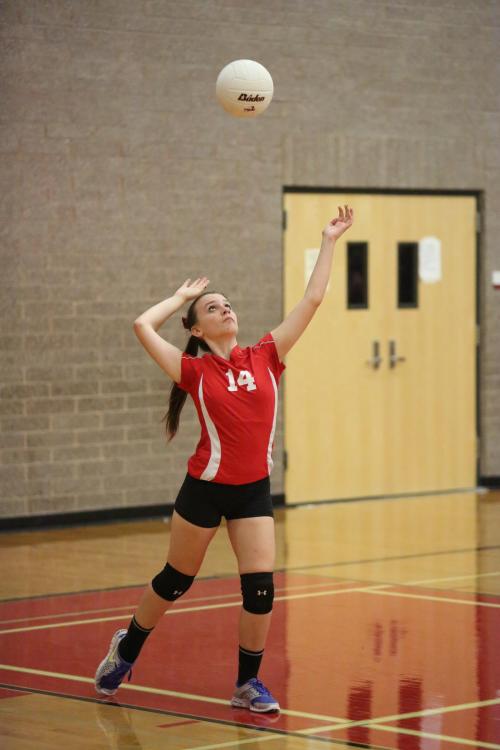 Ashley Menges prepares to unleash a laser serve. (John Fisken photo)