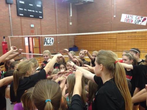 CHS players and elementary school students do a group cheer to end the clinic. (Amy King photo)