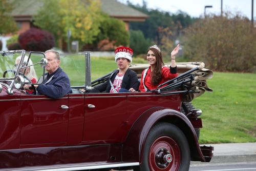 King and Queen Lucas Etzell and Ashlyn Miller.