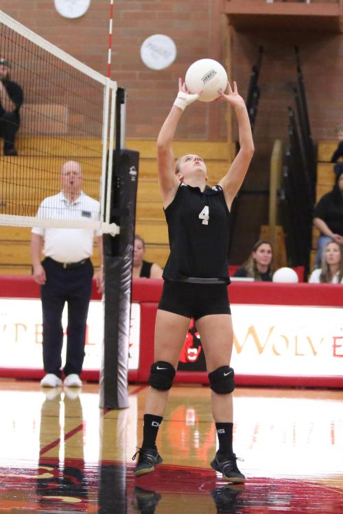 Bandaged hand or not, Lauren Grove (John Fisken photos)