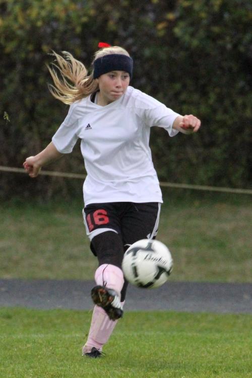 McKenzie Meyer unloads a bomb. (John Fisken photos)