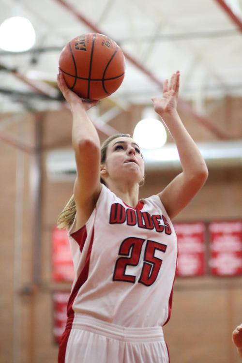 Wynter Thorne is always dangerous, regardless of where and when she's shooting. (John Fisken photos)