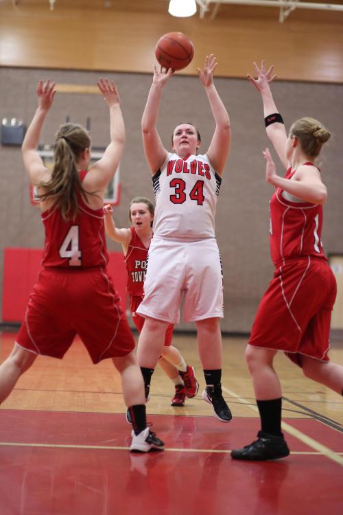 Hailey Hammer pops for two of her ? points. (John Fisken photos)