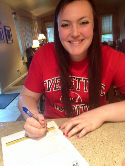 Hailey Hammer puts pen to scholarship paper. (Linda Hammer photos)