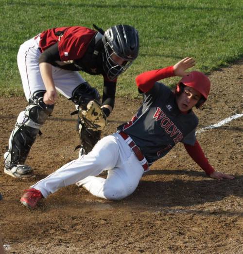 Kyle Bodamer beats the throw home. (ST)