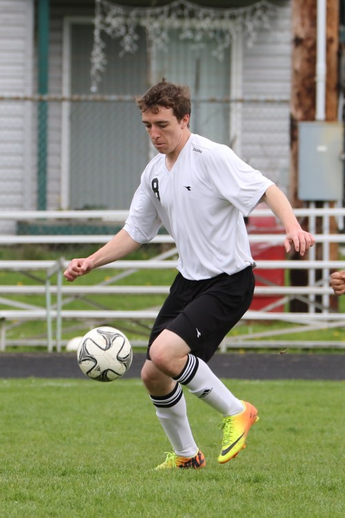 Sebastian Davis scored twice Thursday in a 3-2 loss. (John Fisken photos)