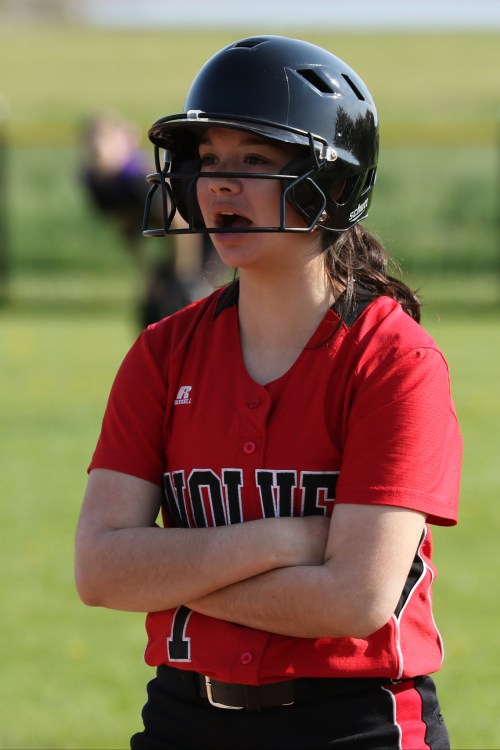 "Oh, I'm comin' home ... I'm comin' home!!" Robin Cedillo gets a little singing in while on the base-paths. (John Fisken photos)